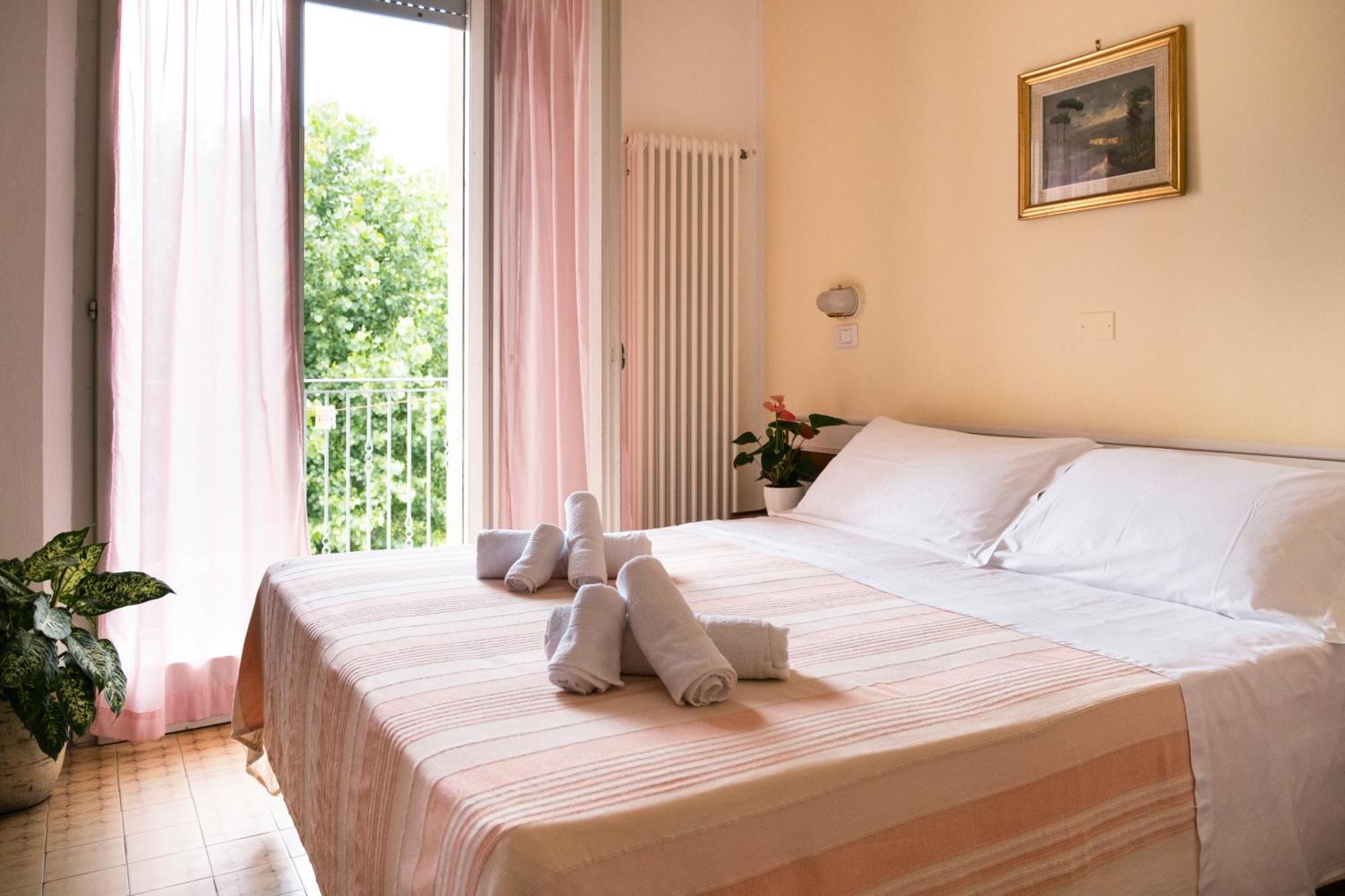 Hotel Cheri Rimini Exterior photo